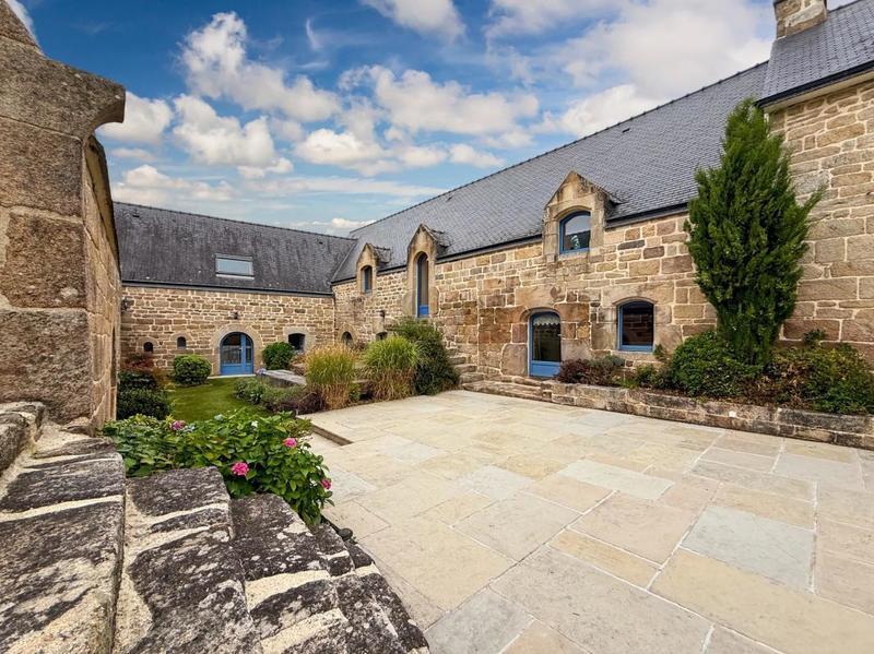 Maison en pierre - 377 m² - 10 pièces