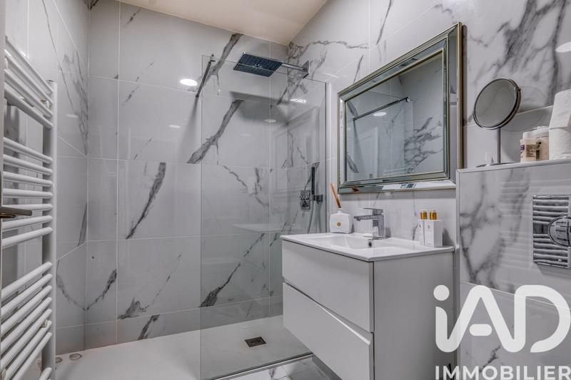 Maison - 300 m² - 7 pièces