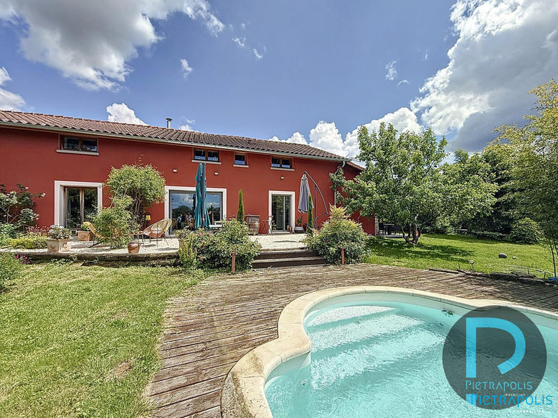 Maison - 187 m² - 8 pièces