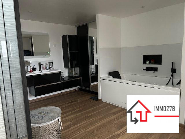 Maison - 215 m² - 7 pièces