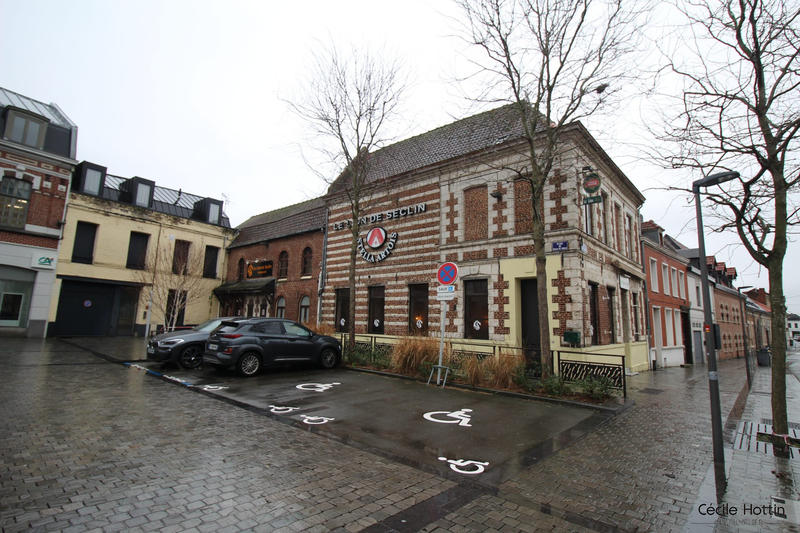 Maison ancienne - 350 m² - 10 pièces