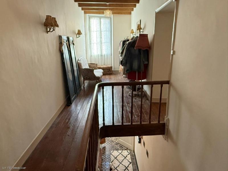 Maison de village - 495 m² - 10 pièces