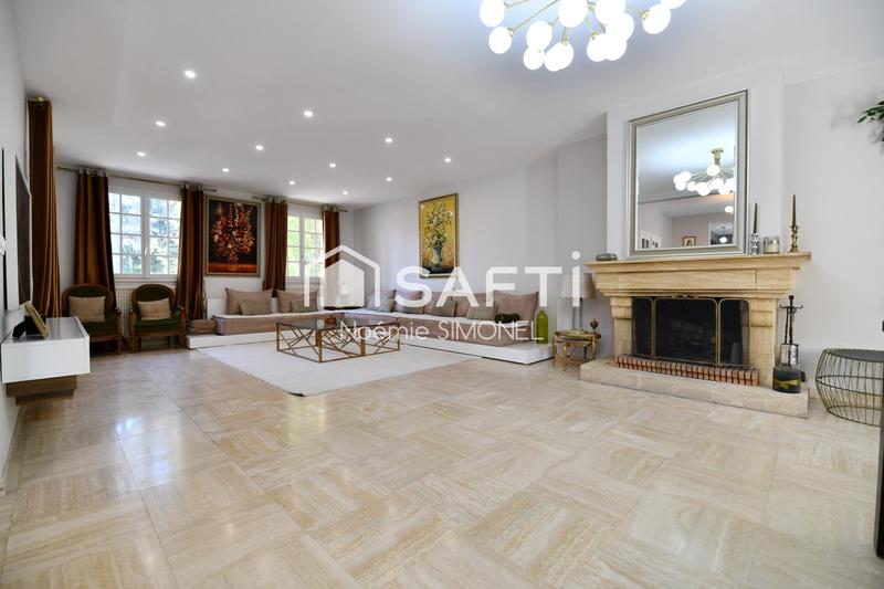 Maison - 211 m² - 8 pièces