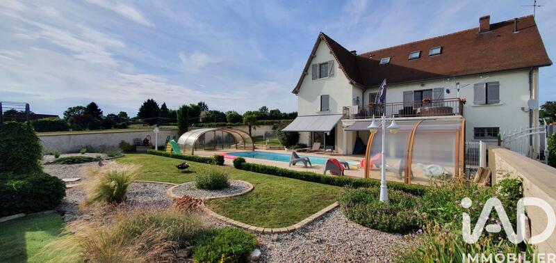 Maison - 270 m² - 10 pièces