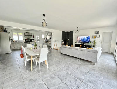 Maison - 198 m² - 7 pièces