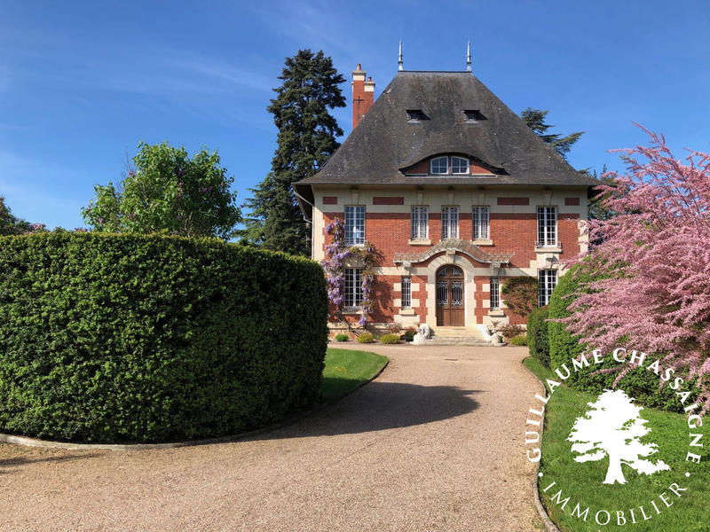 Maison traditionnelle - 290 m² - 8 pièces