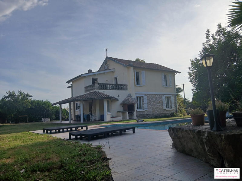 Maison traditionnelle - 182 m² - 6 pièces