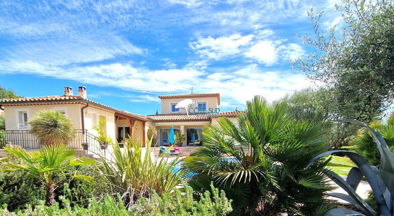 Maison - 220 m² - 9 pièces