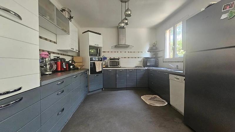 Maison - 225 m² - 7 pièces