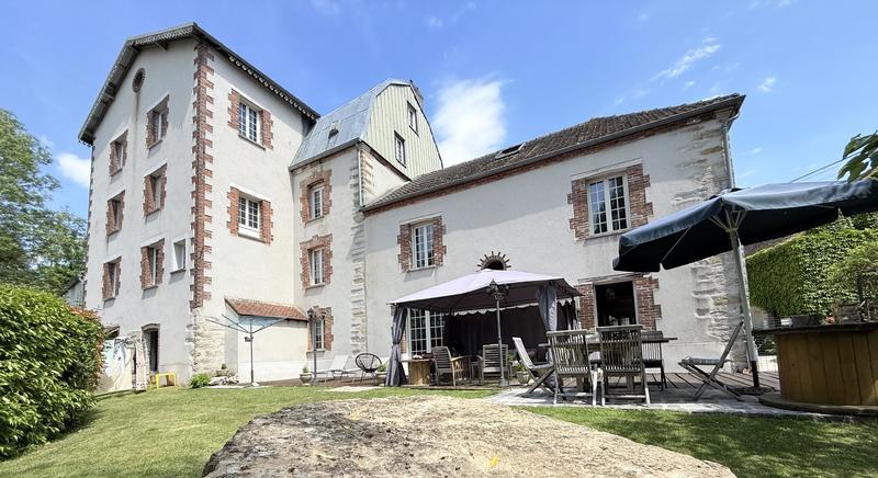 Maison - 750 m² - 25 pièces