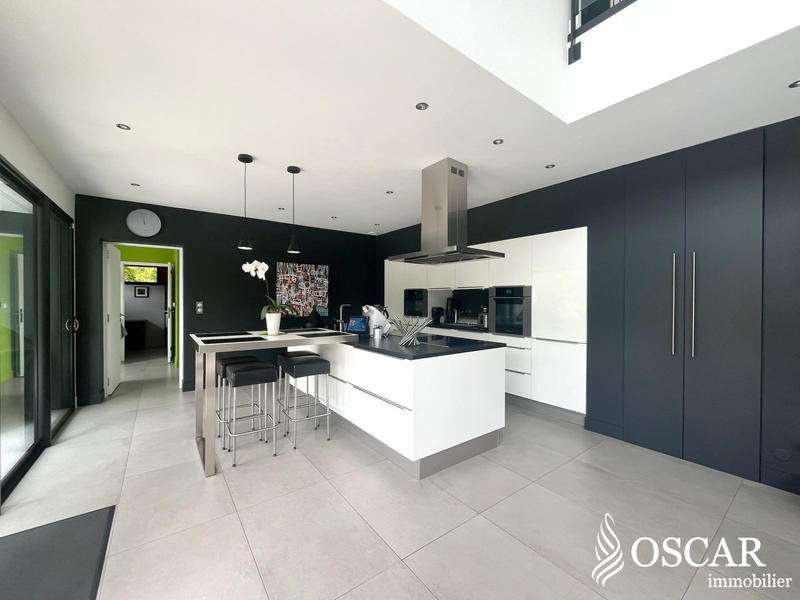 Maison contemporaine - 262 m² - 12 pièces