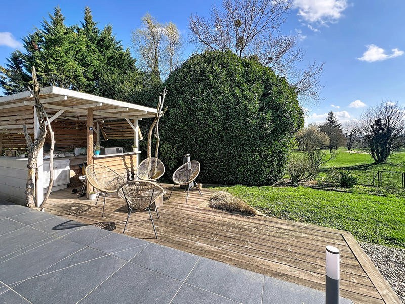 Maison - 222 m² - 6 pièces