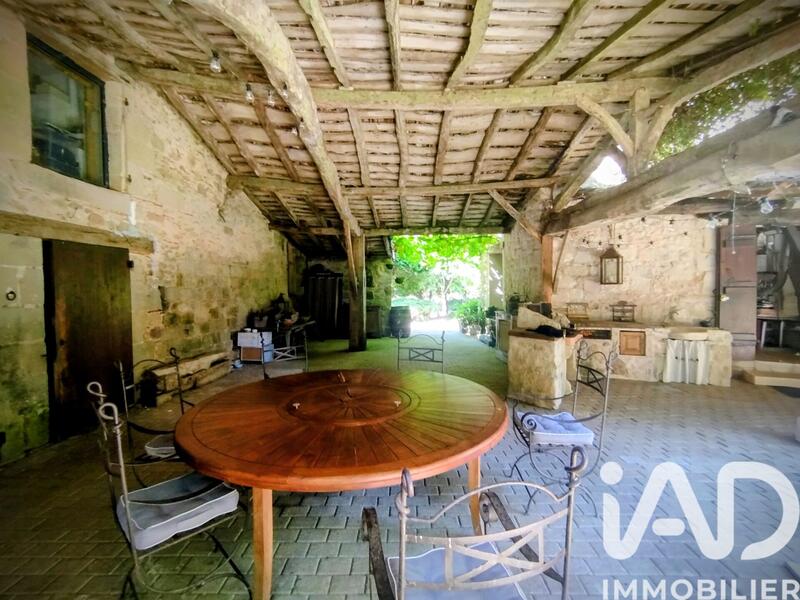 Maison - 400 m² - 8 pièces