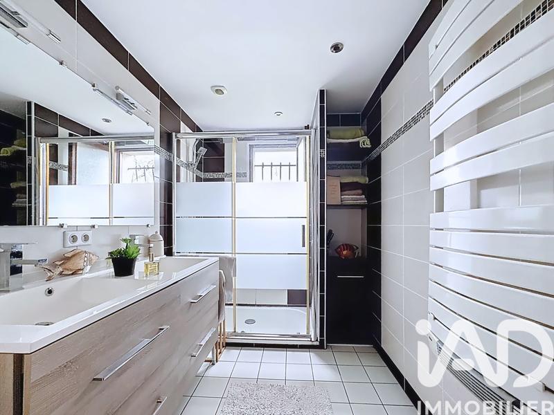 Maison - 121 m² - 6 pièces