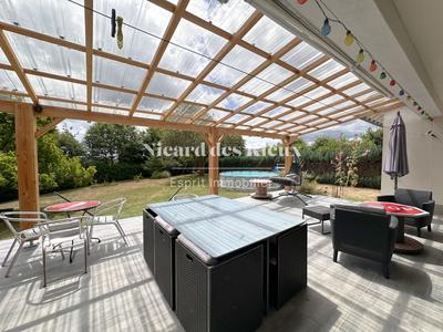 Maison - 201 m² - 7 pièces