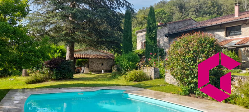 Maison - 270 m² - 8 pièces