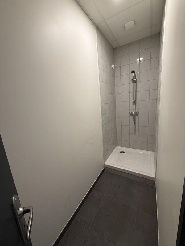 Local d'activités - 150 m² - 4 pièces