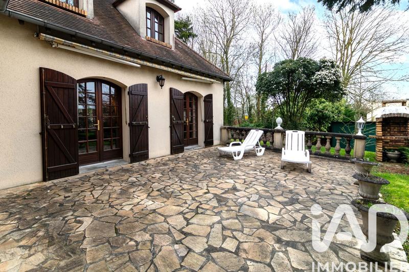 Maison - 200 m² - 9 pièces