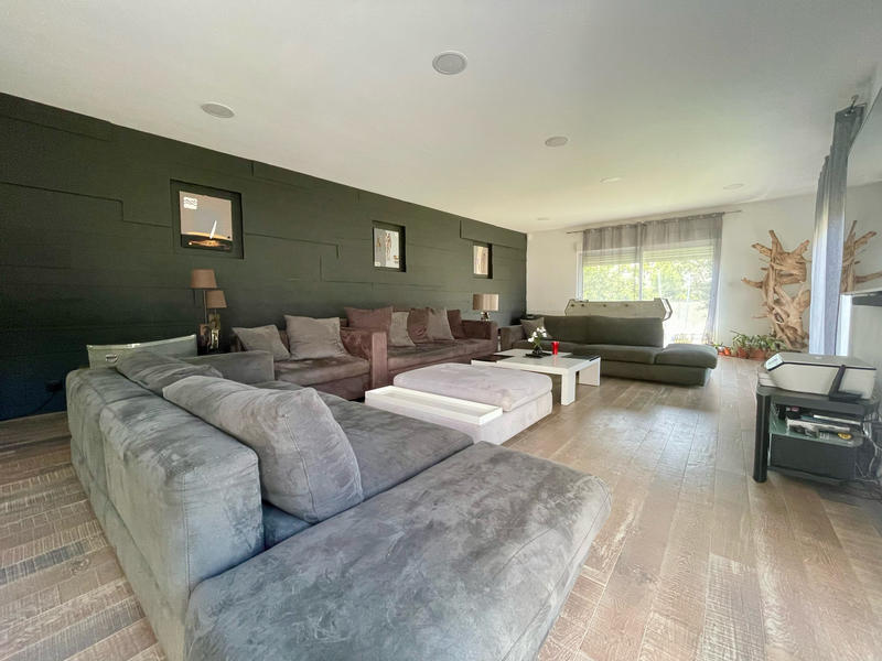 Maison - 243 m² - 6 pièces