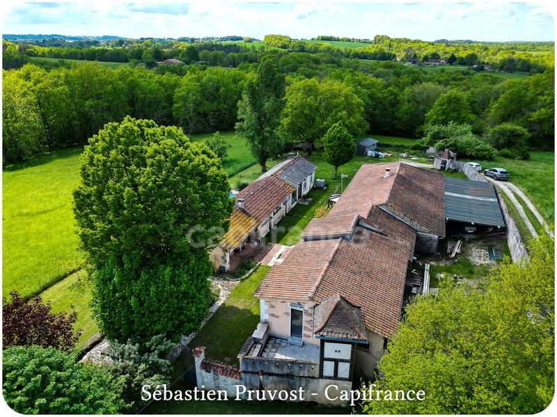 Propriété - 145 m² - 10 pièces