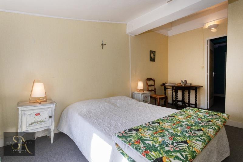 Maison - 460 m² - 13 pièces