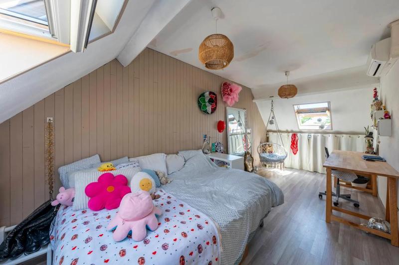 Maison - 239 m² - 12 pièces