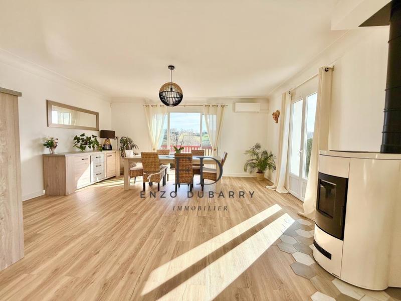 Maison - 230 m² - 8 pièces