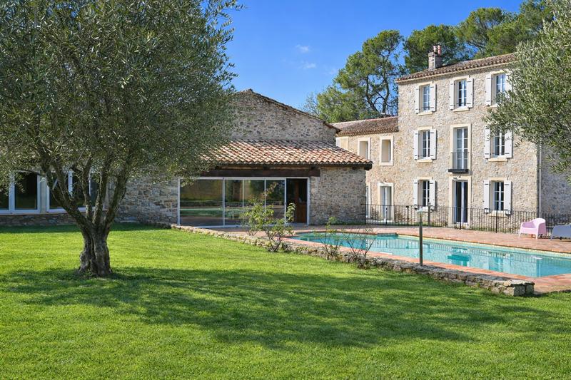 Propriété - 231 m² - 8 pièces