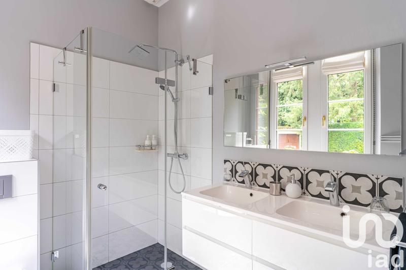 Maison - 307 m² - 11 pièces