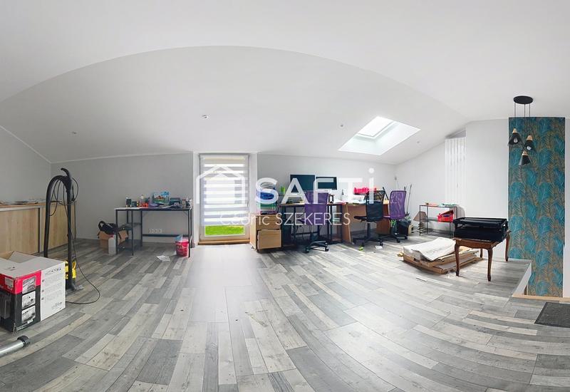 Local commercial - 240 m² - 9 pièces