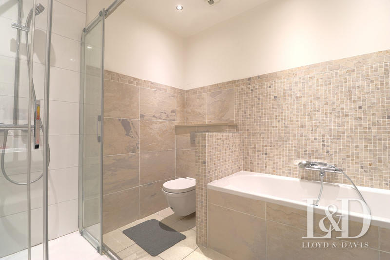 Maison - 321 m² - 10 pièces