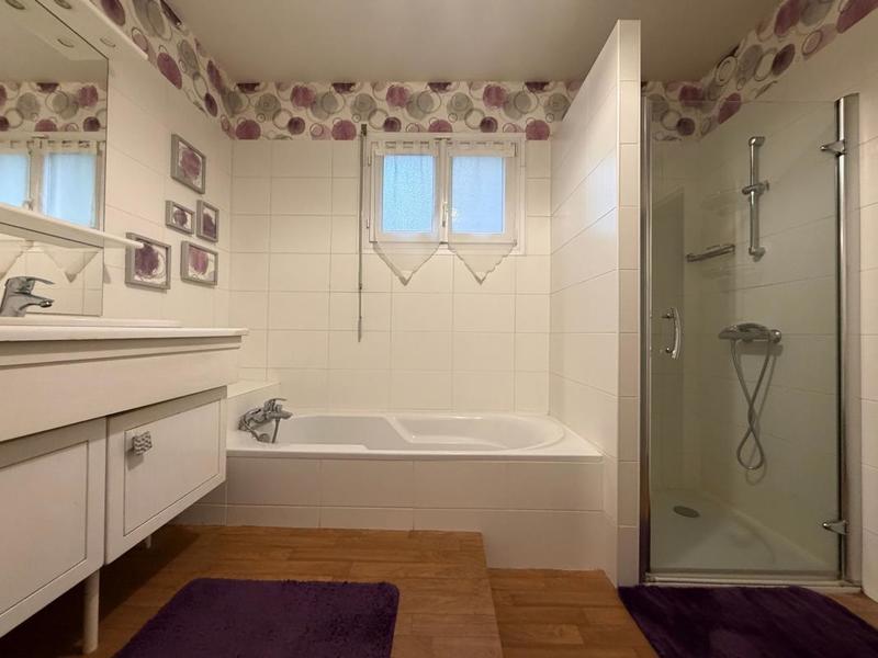 Maison - 219 m² - 8 pièces