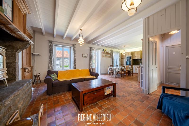 Maison - 296 m² - 11 pièces