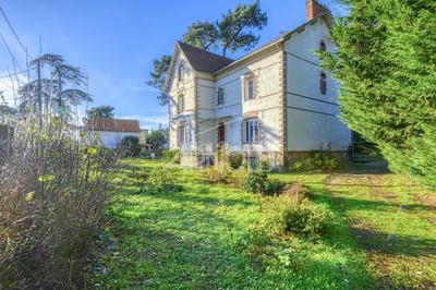 Maison - 286 m² - 13 pièces