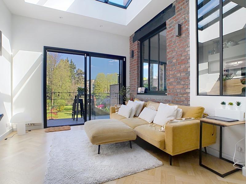 Maison - 220 m² - 9 pièces