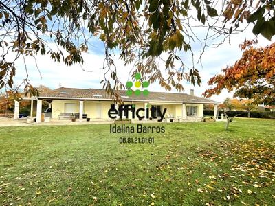 Pavillon - 267 m² - 10 pièces