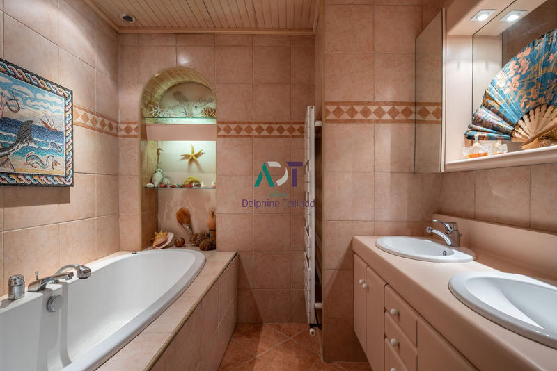 Appartement - 223 m² - 6 pièces