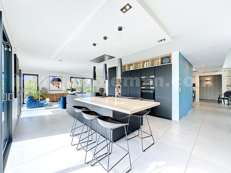 Maison - 486 m² - 8 pièces