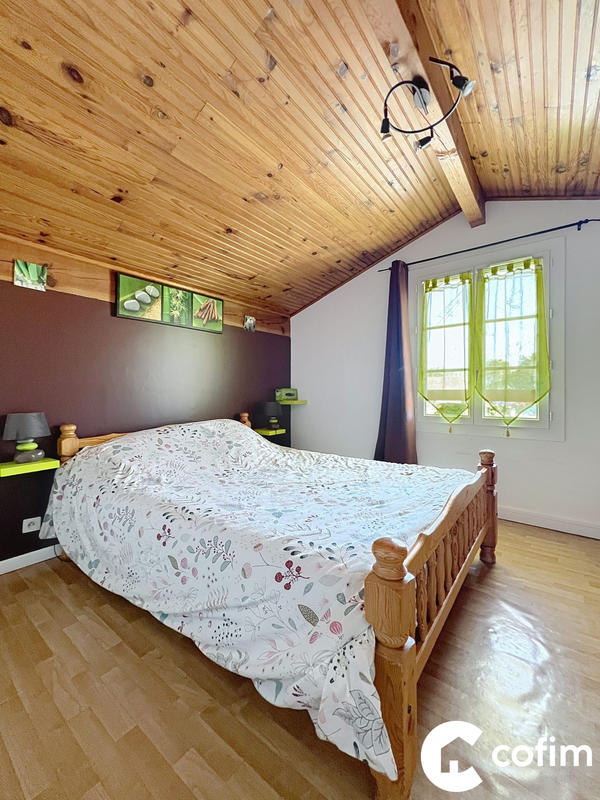 Maison traditionnelle - 194 m² - 9 pièces