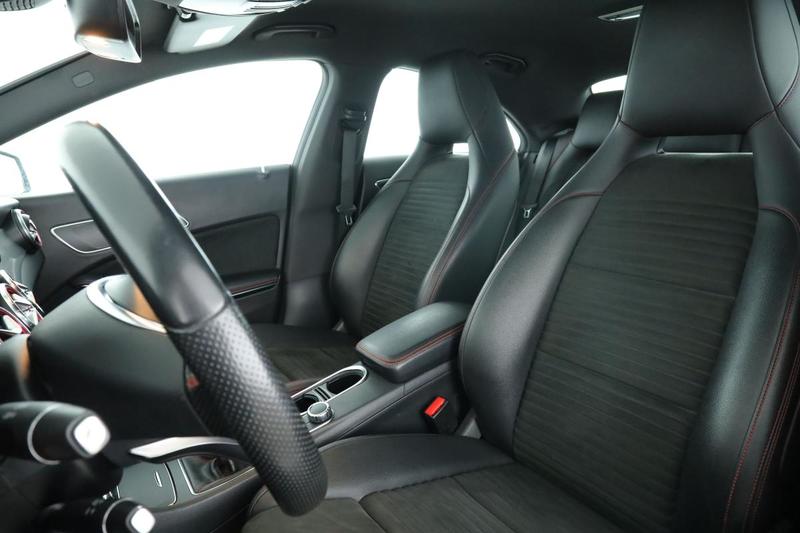 Mercedes Cla 180 Launch Edition 122 ch