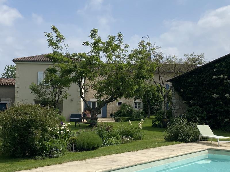 Propriété - 293 m² - 10 pièces