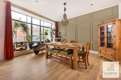 Maison - 230 m² - 9 pièces