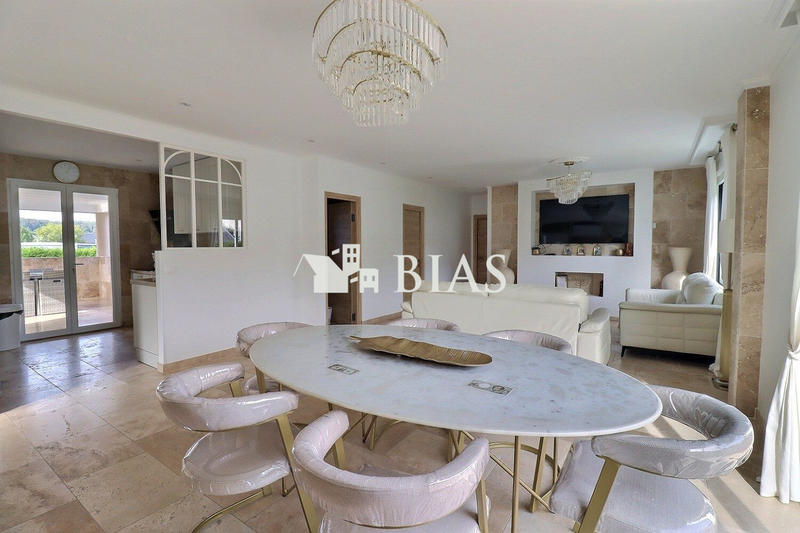 Maison - 160 m² - 7 pièces