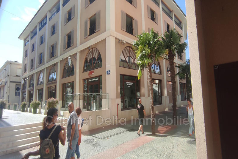Fonds de commerce - Magasins - 67 m²
