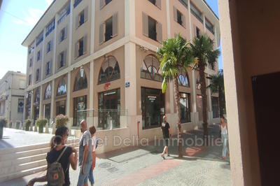 Fonds de commerce - Magasins - 67 m²