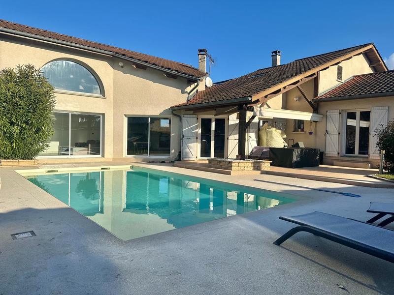 Maison - 185 m² - 6 pièces