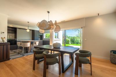 Maison - 212 m² - 7 pièces