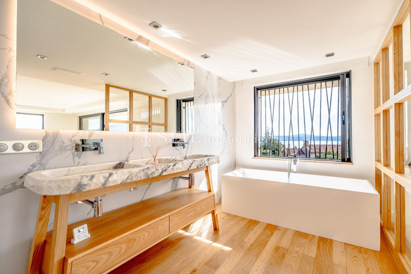 Villa - 350 m² - 6 pièces