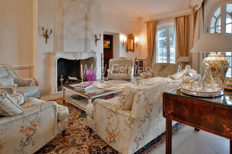 Demeure - 863 m² - 12 pièces