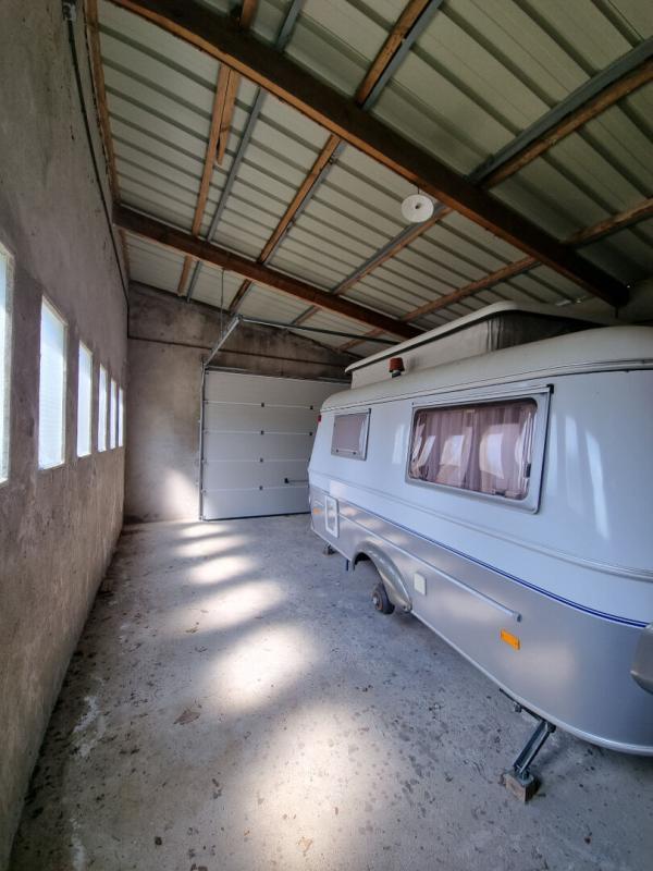 Parking / Garage - 104 m²